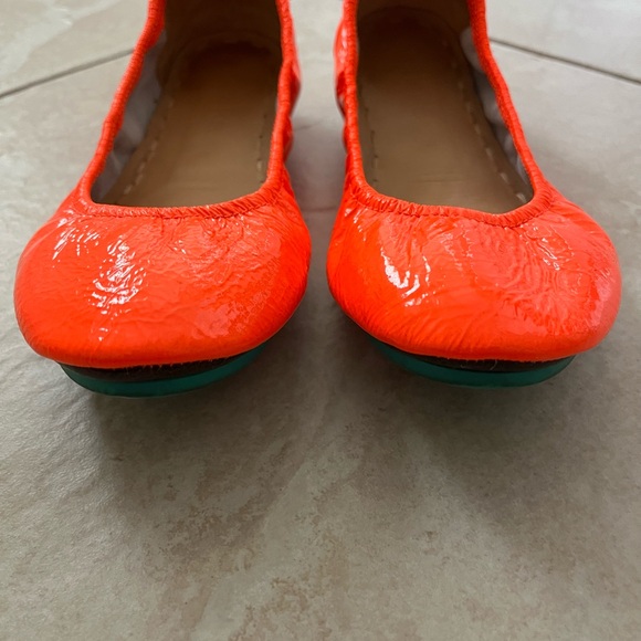 EUC- Tieks Outrageous Orange Neon Patent Leather. Size 6. - Picture 4 of 10
